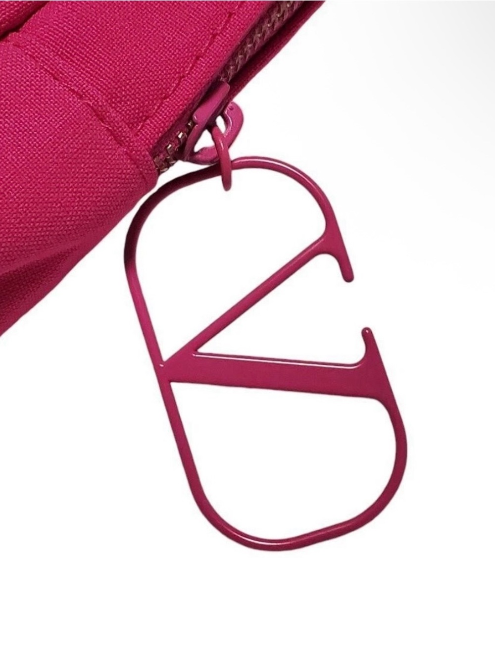 Valentino Beauty Pink Pouch new cosmetic bag. - Picture 4 of 7